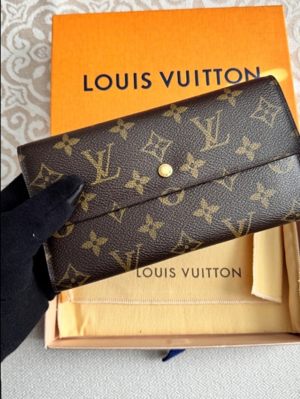 Louis Vuitton Monogram Portefeiulle Sarah Long Bifold Wallet